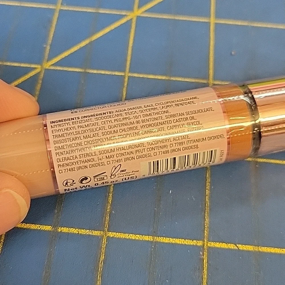 Revolution Conceal & Hydrate Foundation - Cream C10 New 13ml